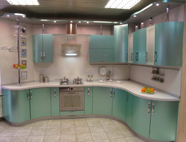 Угловые кухни. Угловая кухня с радиусными фасадами. Пластиковые кухни. Кухонные гарнитуры цвета.