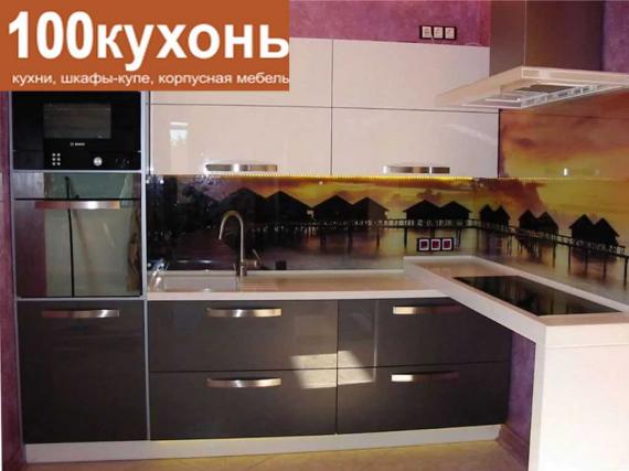 Кухня МДФ акрил глянец белый верх, серый низ с фотопечатью на стекле