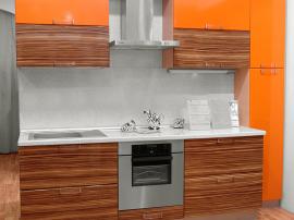 Кухня дешевая в пленке ПВХ оранжевая с древесной текстурой