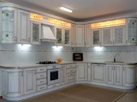 Встроенная итальянская кухня Соната Голд угловая из массива ясеня