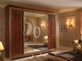 Классический шкаф с золотом и большим зеркалом из мДФ