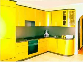Ярко-желтый кухонный гарнитур