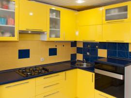 Кухня с желтым глянцевым фасадом МДФ пленка