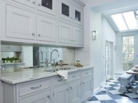 Серый классический кухонный гарнитур