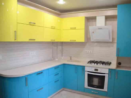 Яркая жёлтая и синяя кухня в эмали