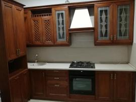 Виктория  - маленькая угловая кухня в классическом дизайне с удобным пеналом