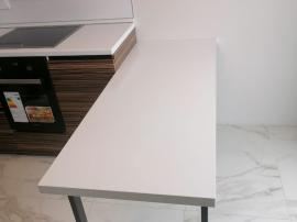 Мебель на кухню из МДФ без ручек с барной стойкой