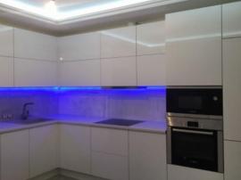 Фото кухни современной с подсветкой