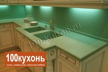 Кухня со столешницей из зеленого акрилового камня образец №1