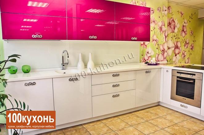 Кухня ярко розового цвета в пластике