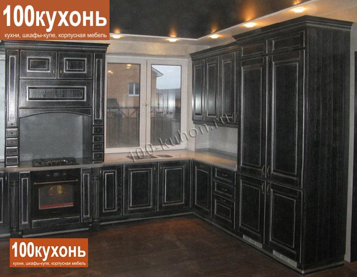 Черная кухня с патиной