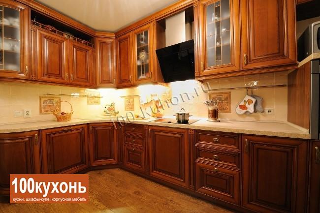 Большая классическая кухня в массиве ольхи или дуба Виктория