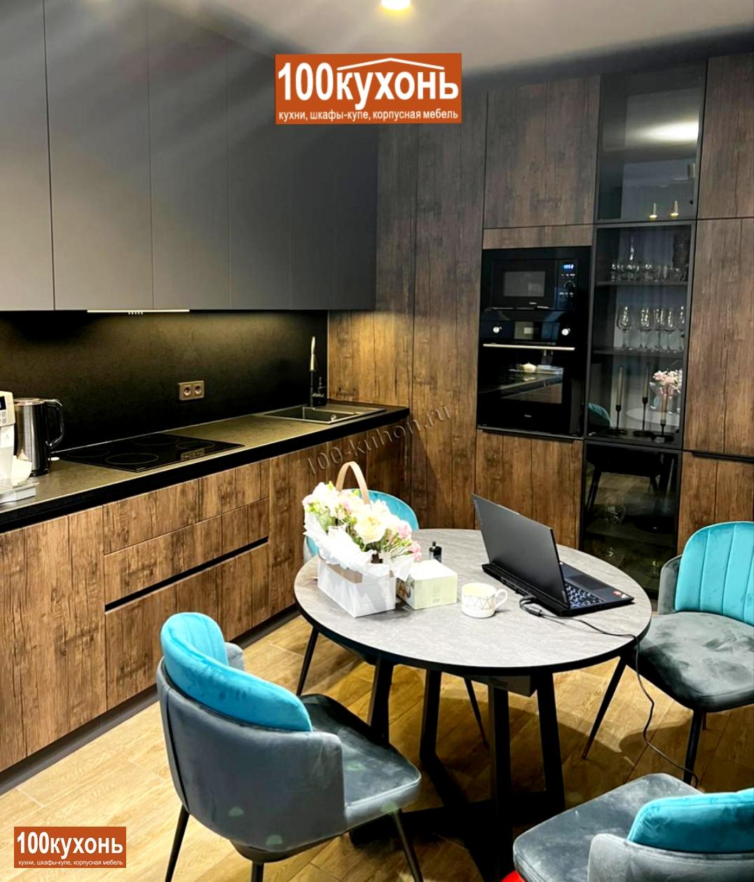 Кухня под потолок в черном цвете