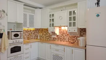Кухня белая классика