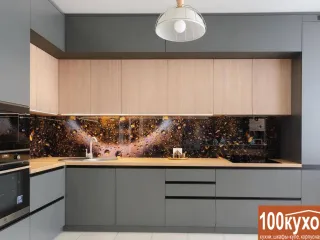 Кухня из Еггер угловая под потолок с антресолью 