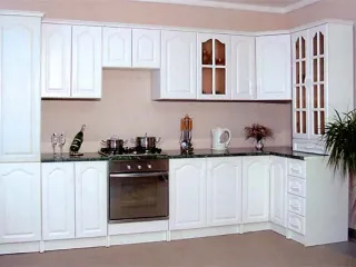 Кухня классика белая МДФ в пленке ПВХ с фрезеровкой угловая