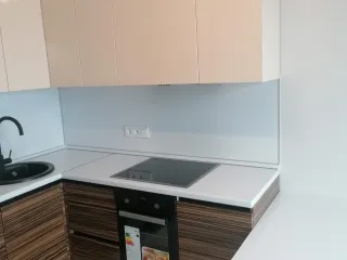 Мебель на кухню из МДФ без ручек правая сторона