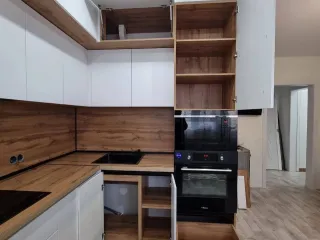 Кухня в пластике под потолок белая фото 4