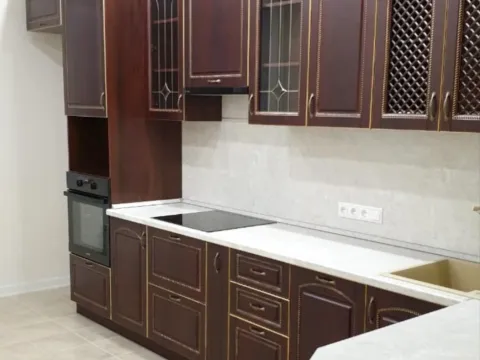 Кухня МДФ с золотой патиной