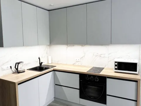 Кухня серая современная без ручек