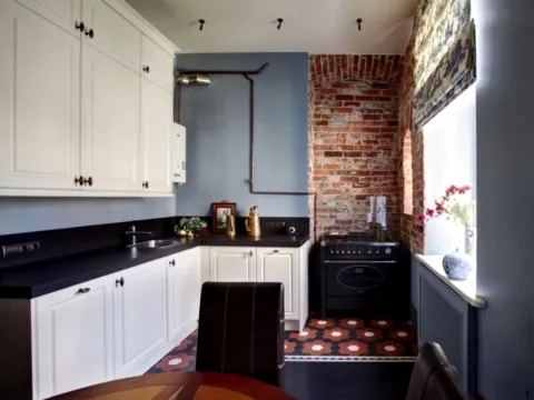 Белая кухня для квартиры в стиле Лофт